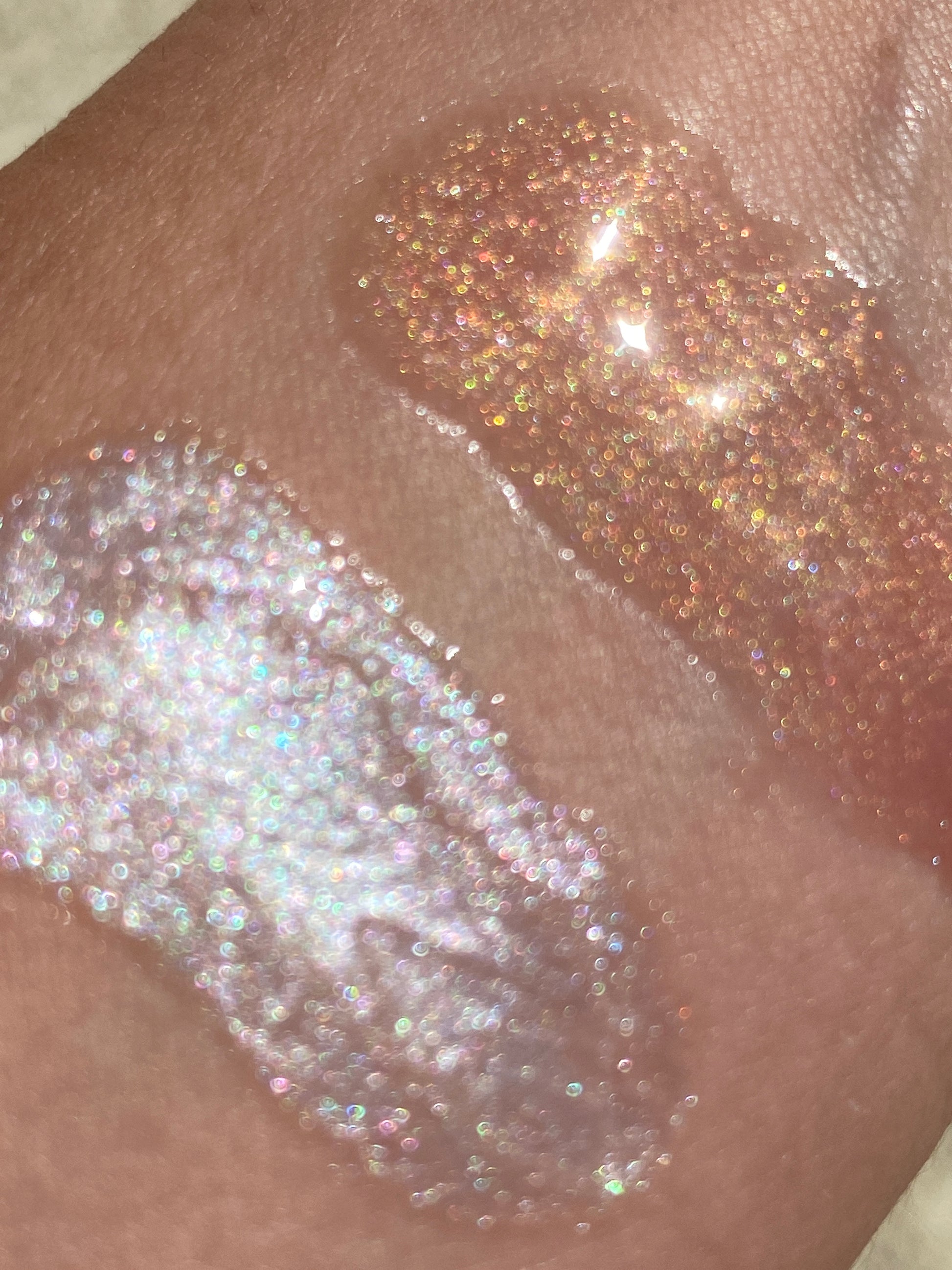 DRIPPY COSMETICSGolden Hour Glossy Lip OilNot as thin as a lip oil &amp; not as thick and sticky as a Lip gloss. 
Our light-weight, silky formula gives you the shine of a Lip gloss with less stickiness and m