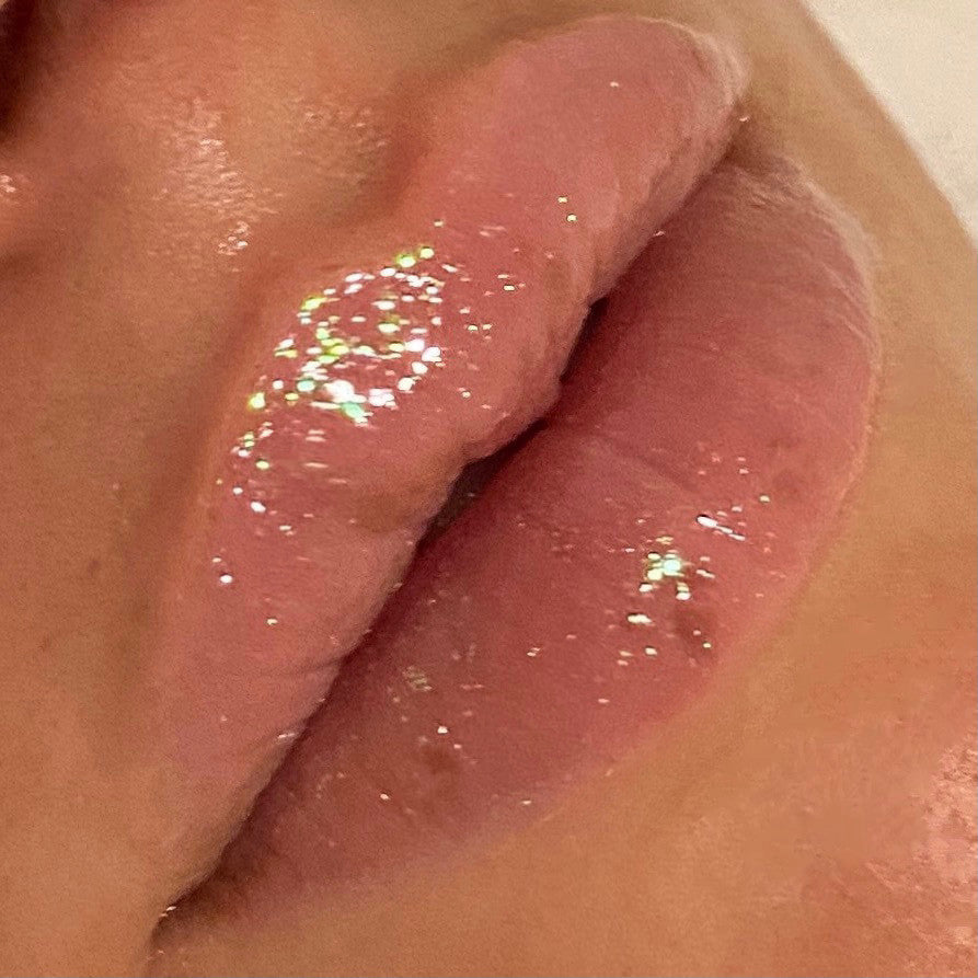 DRIPPY COSMETICSCoconut Sparkle Glossy Lip Oil
Not as thin as a lip oil &amp; not as thick and sticky as a Lip gloss. 
Our light-weight, silky formula gives you the shine of a Lip gloss with less stickiness and 