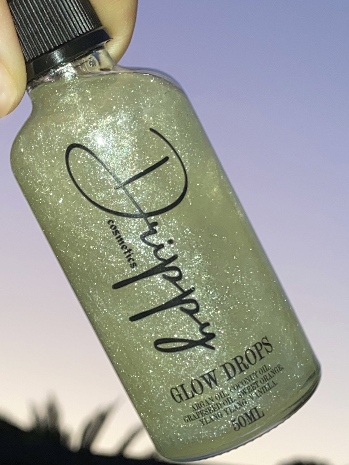 DRIPPY COSMETICSGlow DropsA luxurious blend of rich oils formulated to give you glowing, hydrated &amp; sun kissed skin. Massage all over your body for a goddess like glow. 
This oil penetrat